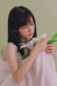 腿在打开一点就可以吃扇贝了